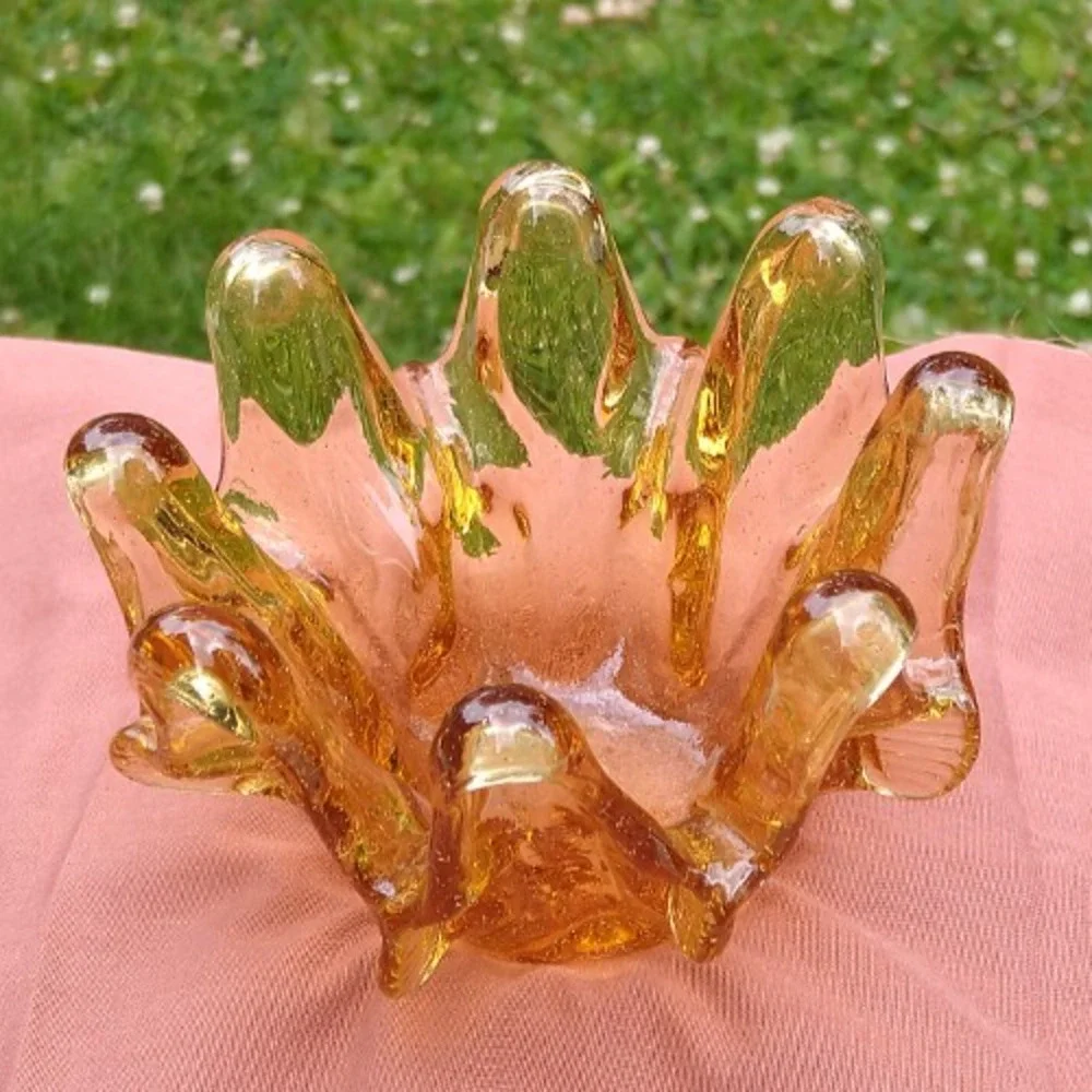 L E Smith Amber Art Glass Swung Bowl 5 Inch Pinched Fingers Simplicity Vintage